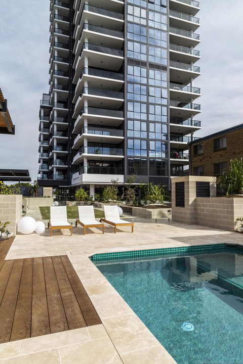 Boardwalk Burleigh Beach - Official - Maitland Accommodation 5