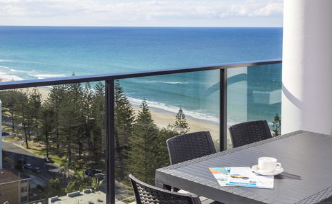 Boardwalk Burleigh Beach - Official - Maitland Accommodation 20