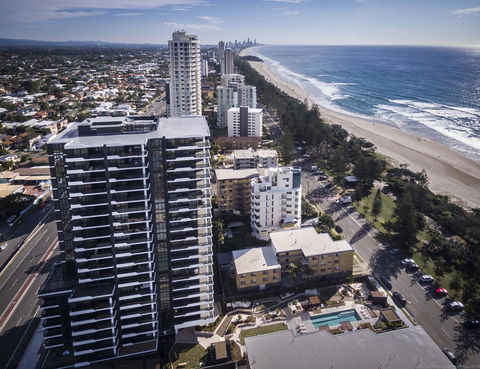Boardwalk Burleigh Beach - Official - Maitland Accommodation 41