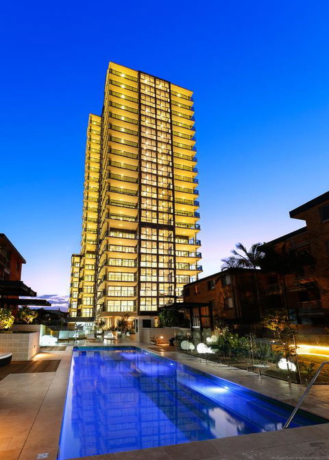 Boardwalk Burleigh Beach - Official - Maitland Accommodation 7
