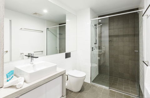 Boardwalk Burleigh Beach - Official - Maitland Accommodation 39
