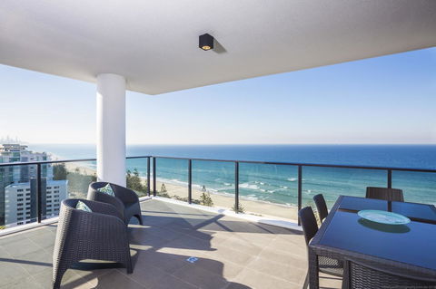Boardwalk Burleigh Beach - Official - Maitland Accommodation 2