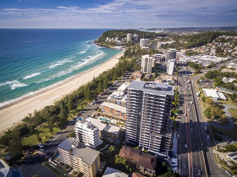 Boardwalk Burleigh Beach - Official - Maitland Accommodation 30