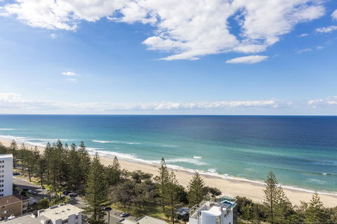 Boardwalk Burleigh Beach - Official - Maitland Accommodation 14