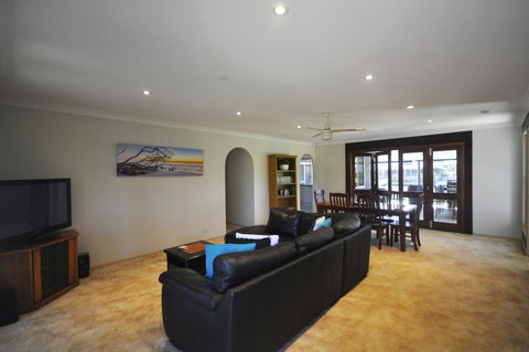 Bribie Island Canal Holiday Destination! - Maitland Accommodation 3