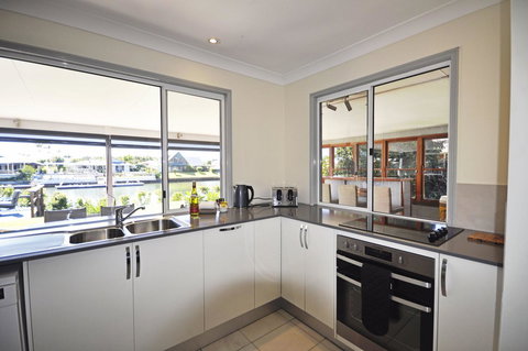 Bribie Island Canal Holiday Destination! - Maitland Accommodation 4