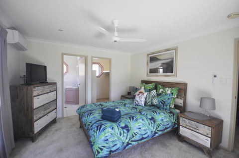 Bribie Island Canal Holiday Destination! - Maitland Accommodation 9