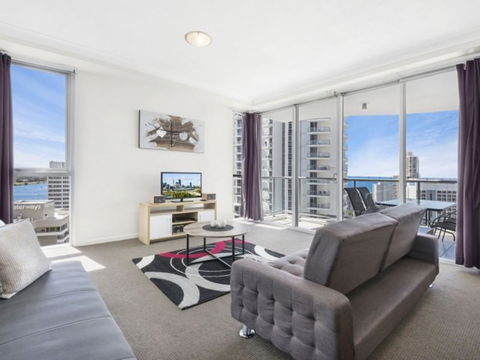 Beach Stay - Ocean & Riverview Resort Chevron Renaissance Central Surfers Paradise - Maitland Accommodation 3