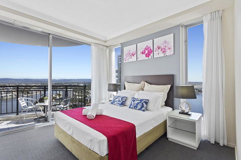 Beach Stay - Ocean & Riverview Resort Chevron Renaissance Central Surfers Paradise - Maitland Accommodation 8