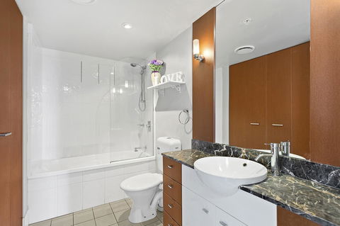 Beach Stay - Ocean & Riverview Resort Chevron Renaissance Central Surfers Paradise - Maitland Accommodation 6