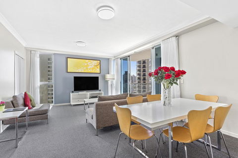 Beach Stay - Ocean & Riverview Resort Chevron Renaissance Central Surfers Paradise - Maitland Accommodation 10