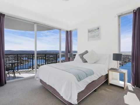 Beach Stay - Ocean & Riverview Resort Chevron Renaissance Central Surfers Paradise - Maitland Accommodation 1