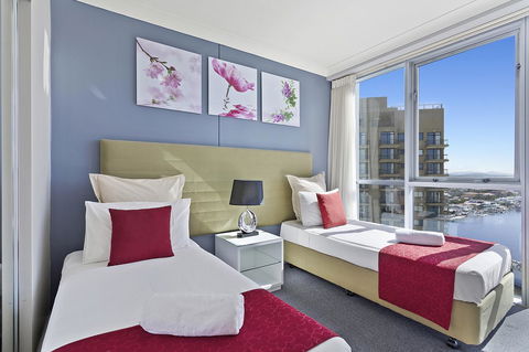 Beach Stay - Ocean & Riverview Resort Chevron Renaissance Central Surfers Paradise - Maitland Accommodation 9
