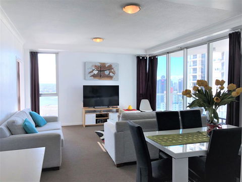Beach Stay - Ocean & Riverview Resort Chevron Renaissance Central Surfers Paradise - Maitland Accommodation 17
