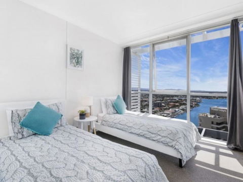 Beach Stay - Ocean & Riverview Resort Chevron Renaissance Central Surfers Paradise - Maitland Accommodation 2