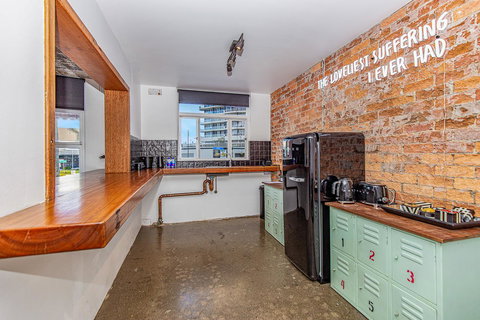 The Pink Hotel Coolangatta - Maitland Accommodation 4