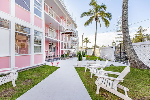 The Pink Hotel Coolangatta - Maitland Accommodation 0