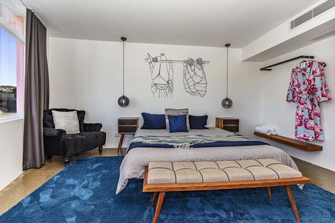 The Pink Hotel Coolangatta - Maitland Accommodation 10