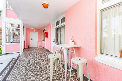 The Pink Hotel Coolangatta - Maitland Accommodation 3