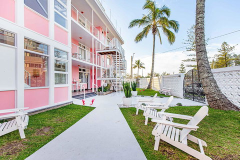 The Pink Hotel Coolangatta - Maitland Accommodation 2