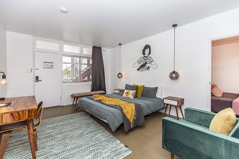 The Pink Hotel Coolangatta - Maitland Accommodation 12