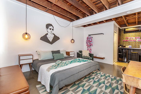 The Pink Hotel Coolangatta - Maitland Accommodation 24