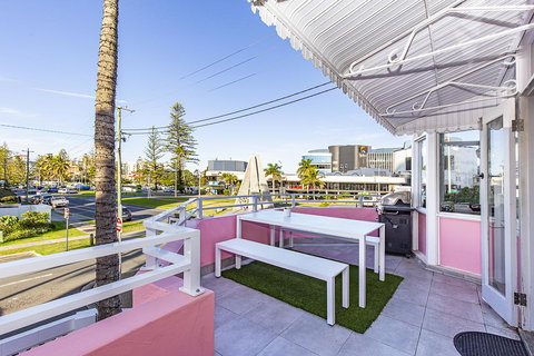 The Pink Hotel Coolangatta - Maitland Accommodation 6