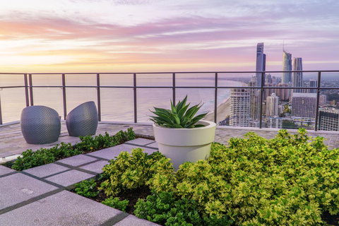 Rhapsody Resort - Official - Maitland Accommodation 11