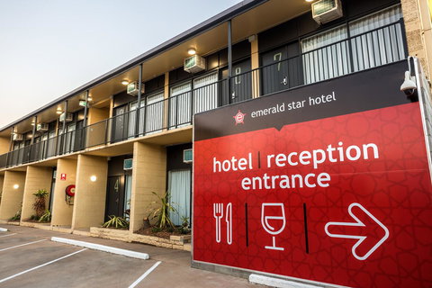 Nightcap At Emerald Star Hotel - Maitland Accommodation 4