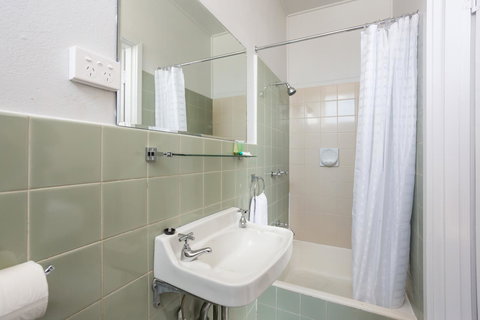 Nightcap At Emerald Star Hotel - Maitland Accommodation 2