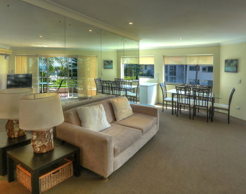 Le Beach Apartments - Maitland Accommodation 4