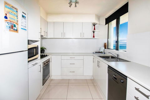 Seacrest Beachfront Apartments Surfers Paradise - Maitland Accommodation 23