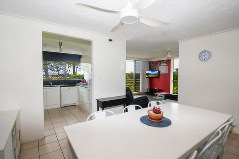 Seacrest Beachfront Apartments Surfers Paradise - Maitland Accommodation 14
