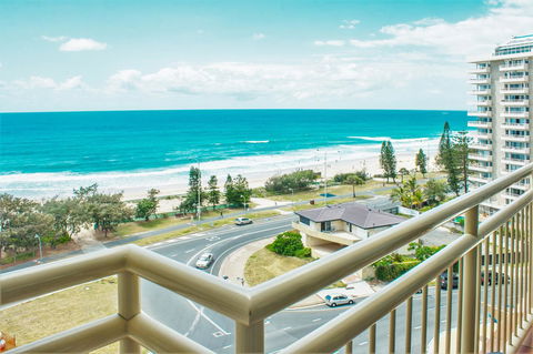 Seacrest Beachfront Apartments Surfers Paradise - Maitland Accommodation 11