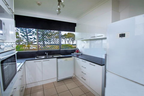 Seacrest Beachfront Apartments Surfers Paradise - Maitland Accommodation 12