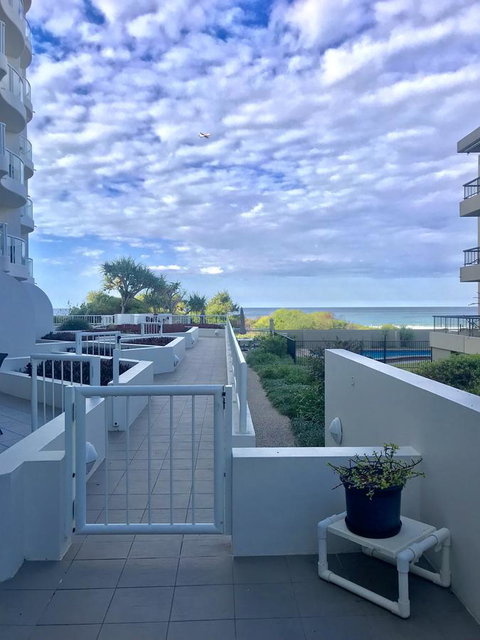 Regency On The Beach - Maitland Accommodation 8