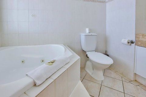 Regency On The Beach - Maitland Accommodation 5