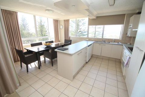 Oceania On Burleigh Beach - Maitland Accommodation 5