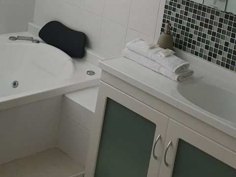 Oceania On Burleigh Beach - Maitland Accommodation 17