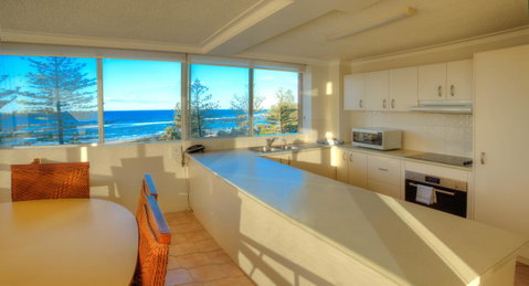 Oceania On Burleigh Beach - Maitland Accommodation 3
