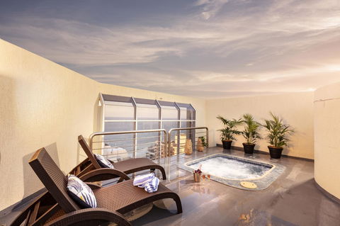 Novotel Surfers Paradise - Maitland Accommodation 1