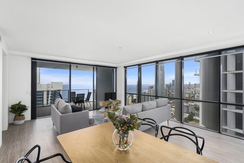 Circle On Cavill - Gclr - Maitland Accommodation 43