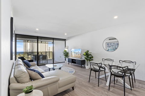 Circle On Cavill - Gclr - Maitland Accommodation 8