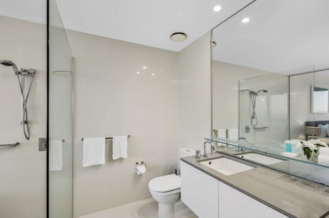 Circle On Cavill - Gclr - Maitland Accommodation 17