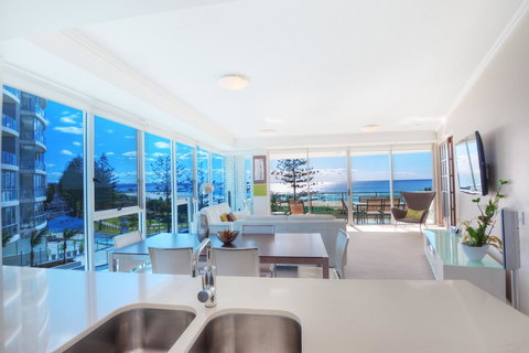 Reflection On The Sea - Maitland Accommodation 2