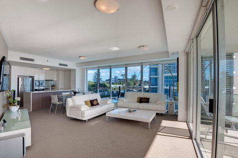 Reflection On The Sea - Maitland Accommodation 5