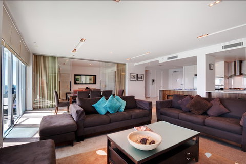 Reflection On The Sea - Maitland Accommodation 15