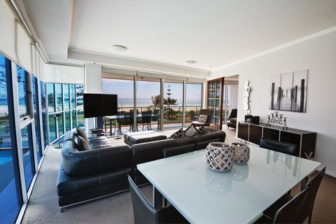 Reflection On The Sea - Maitland Accommodation 40