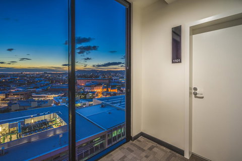 Arena Apartments By CLLIX - Maitland Accommodation 15