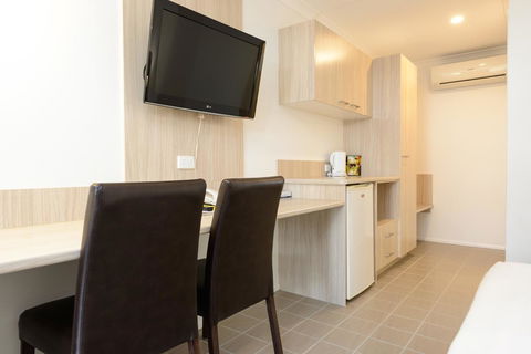 Smart Motels Bert Hinkler - Maitland Accommodation 40